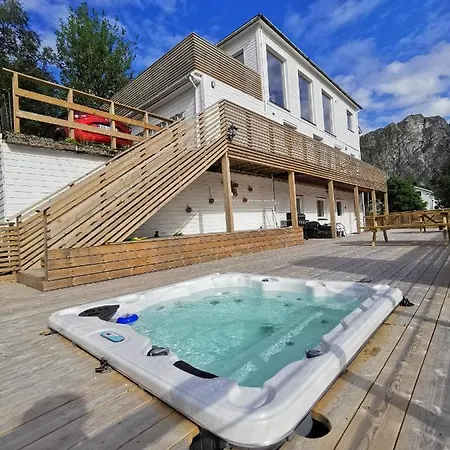 Waterfront Senja 2 Apartment Torsken
